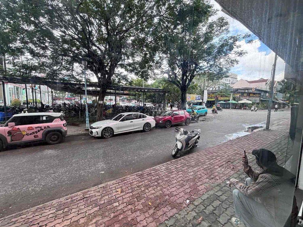 MBKD đối diện Vincom Quận 7