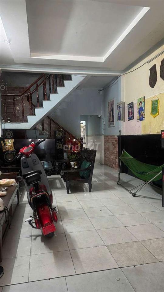 Nhà 1 xẹt ngắn ra mt Lê Văn Khương xe hơi đậu trong nhà 4x23m 1 lầu 