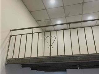 nhà gần mặt đường tiện đi lại giờ tự do