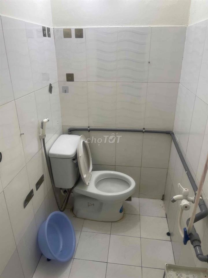 nhà gần mặt đường tiện đi lại giờ tự do