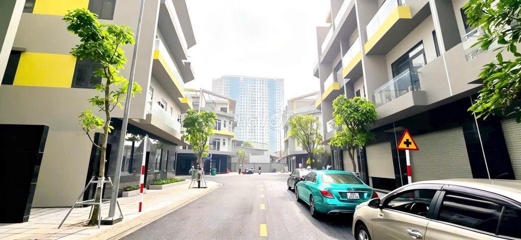 NHÀ PHỐ CẠNH GAS METRO SUỐI TIÊN-GIÁ TỐT CĐT-DÒNG TIỀN LÊN TỚI 300TR