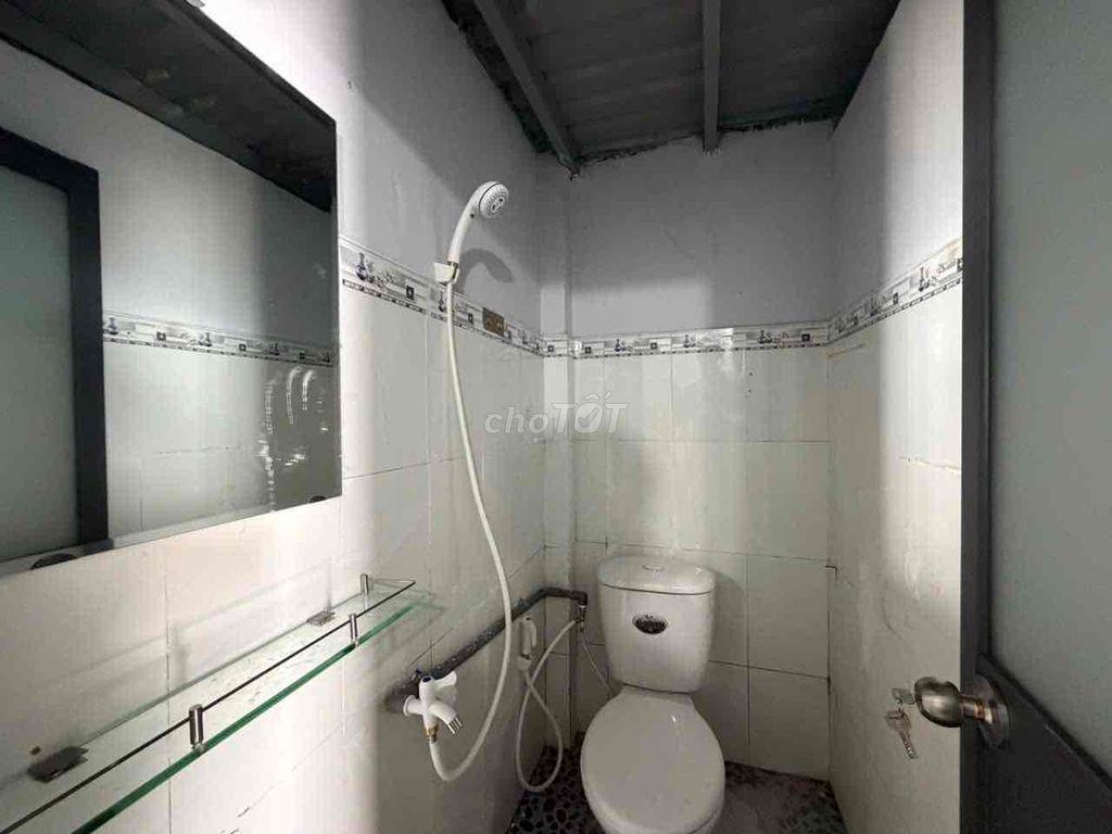 GẦN TRƯỜNG DH NGUYỄN TẤT THÀNH Q12 VÀ CHỢ ĐẦU MỐI