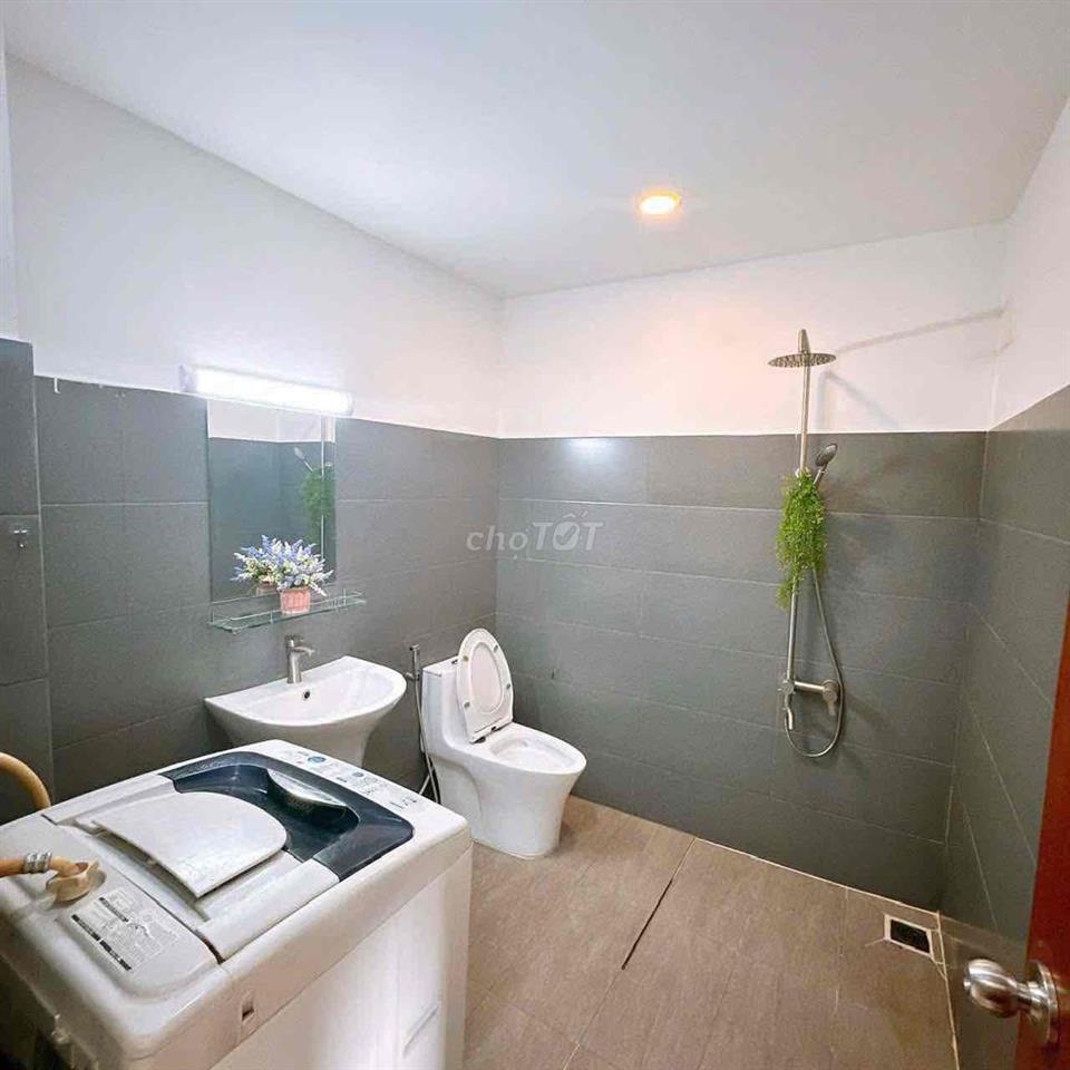 CĂN HỘ BAN CÔNG DIỆN TÍCH RỘNG GẦN HÀNG XANH