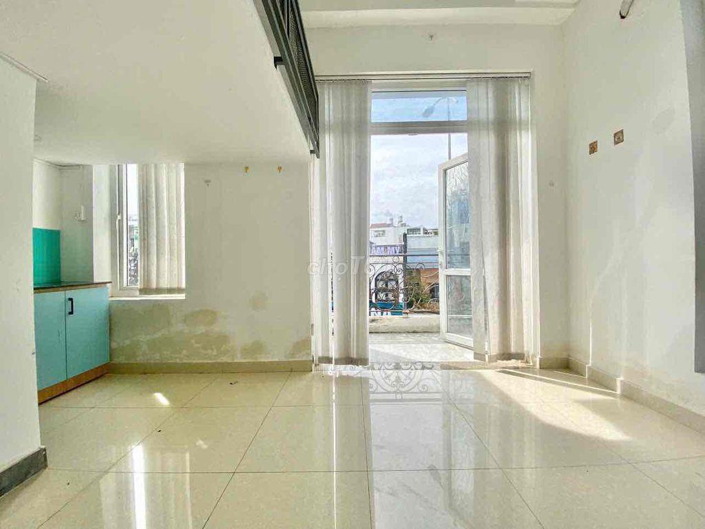 DUPLEX BAN CÔNG GẦN ĐẠI HỌC CÔNG NGHIỆP