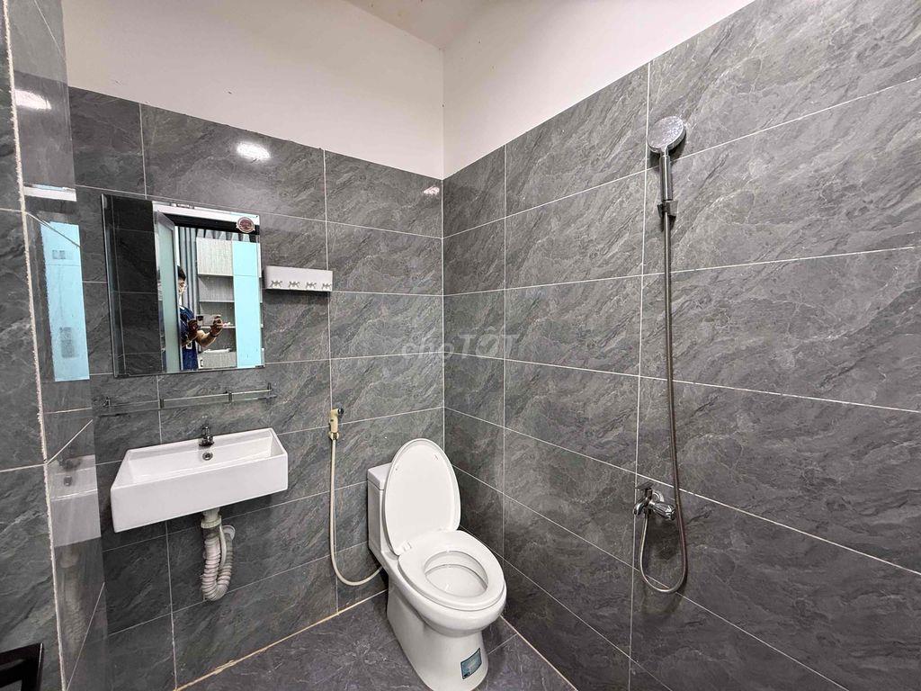 STUDIO RỘNG THOÁNG - CÓ BAN CÔNG GẦN VĂN LANG