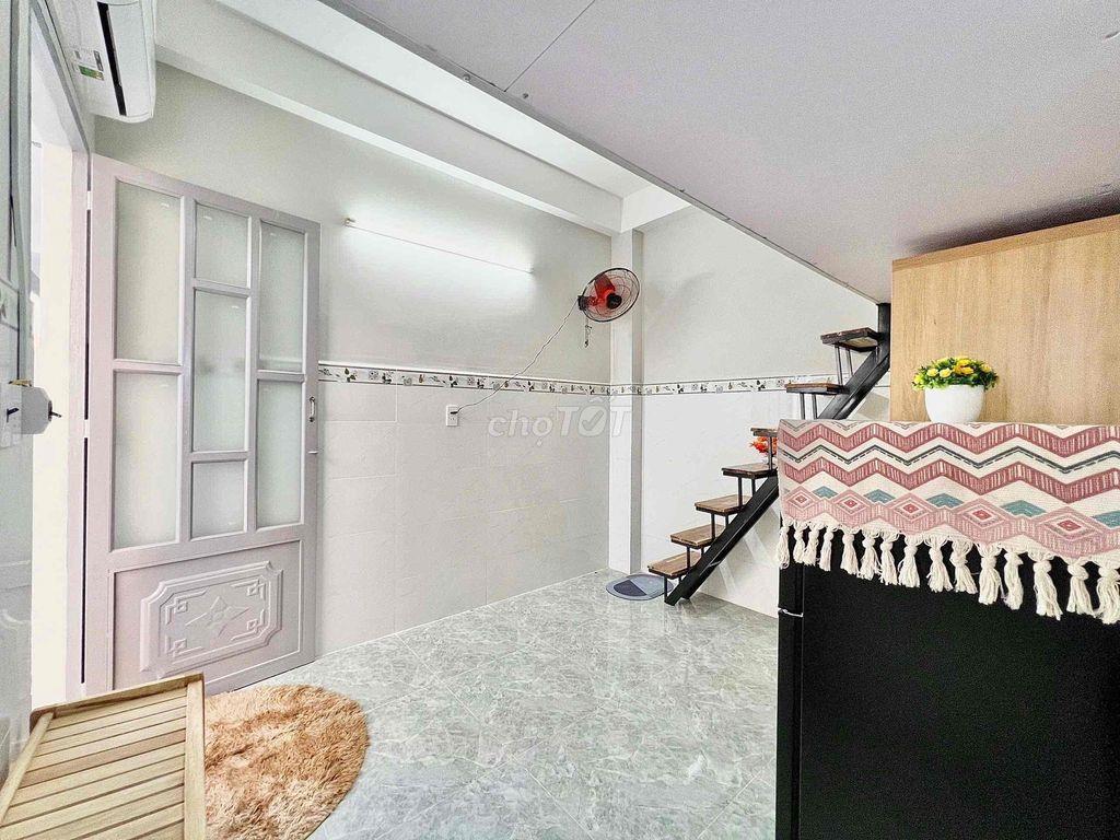 DUPLEX CỬA SỔ TRỜI NGAY DQH