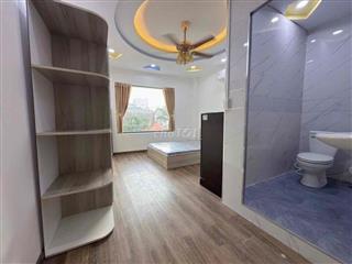 PHÒNG RỘNG CÙNG CỬA SỔ TO ĐÙNG