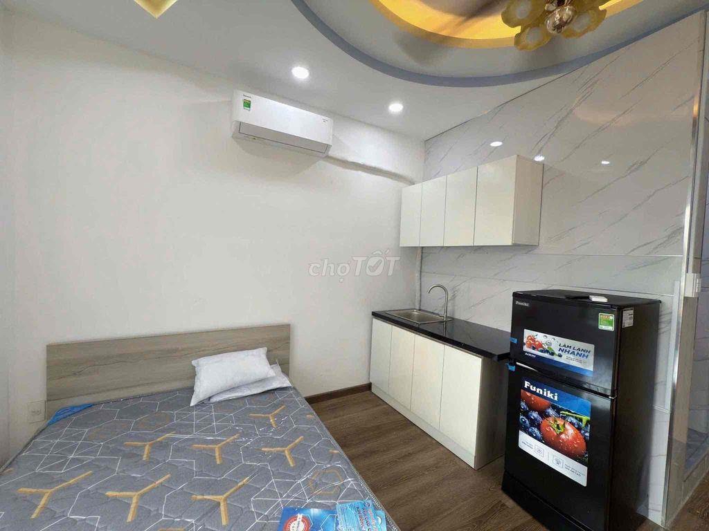 PHÒNG RỘNG CÙNG CỬA SỔ TO ĐÙNG