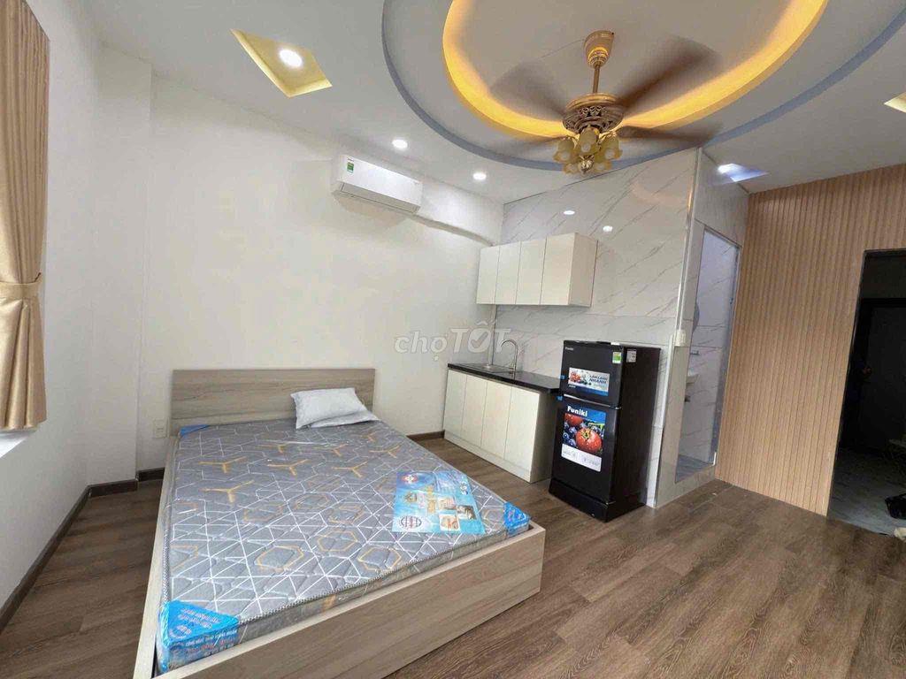 PHÒNG RỘNG CÙNG CỬA SỔ TO ĐÙNG