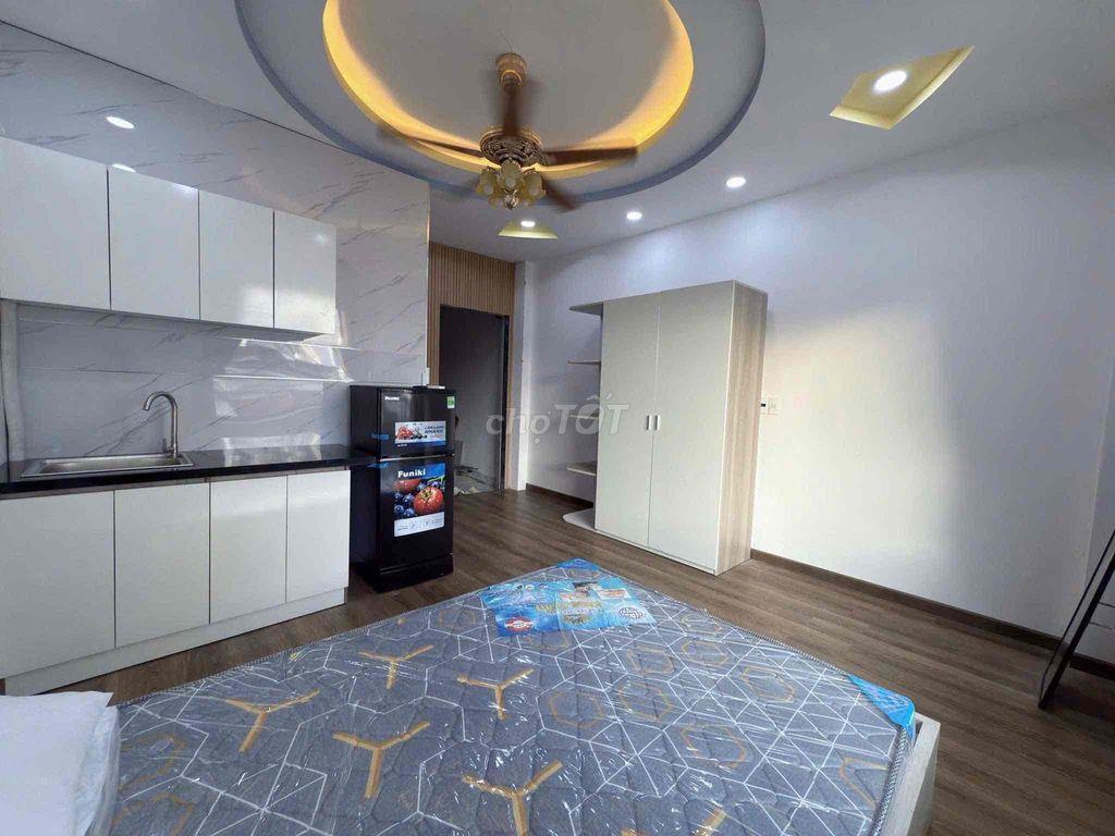 PHÒNG RỘNG CÙNG CỬA SỔ TO ĐÙNG