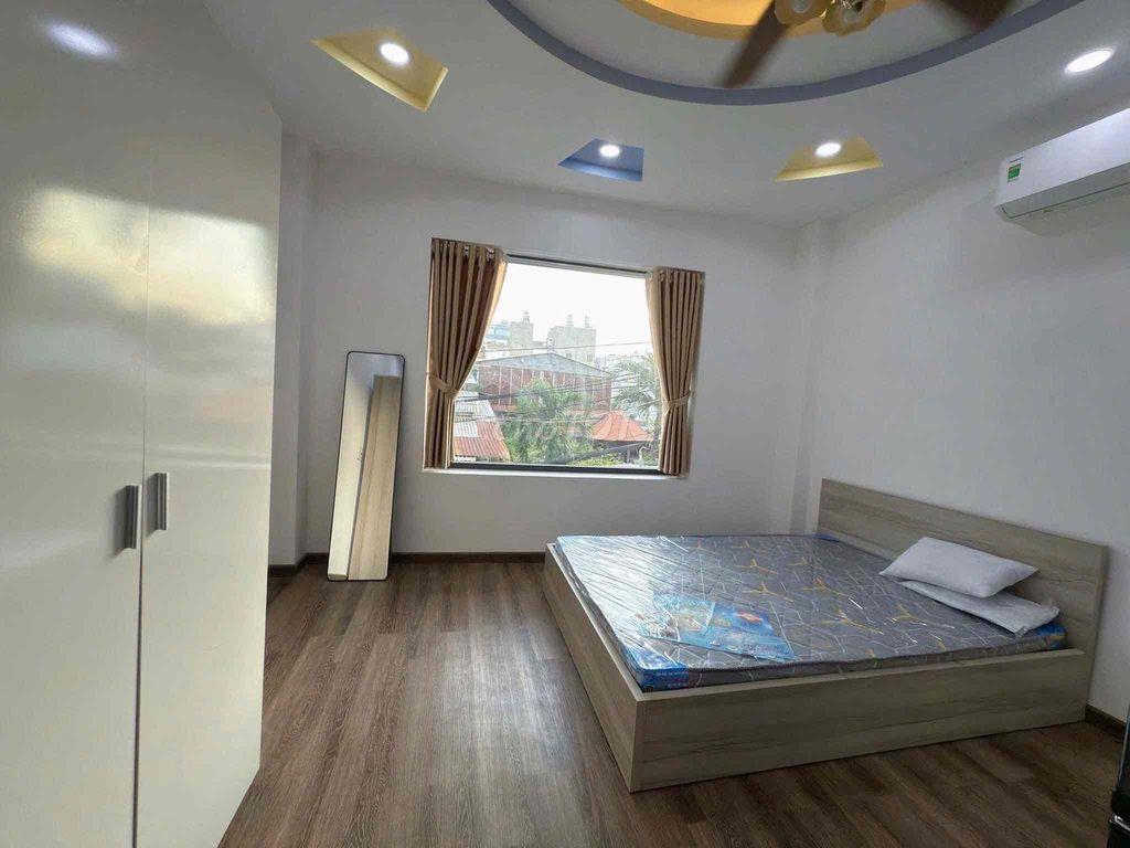 PHÒNG RỘNG CÙNG CỬA SỔ TO ĐÙNG