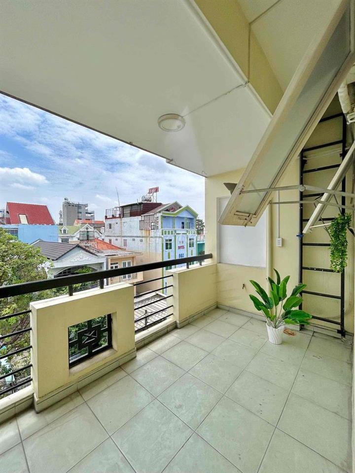 STUDIO BAN CÔNG RỘNG LOTTLE GV