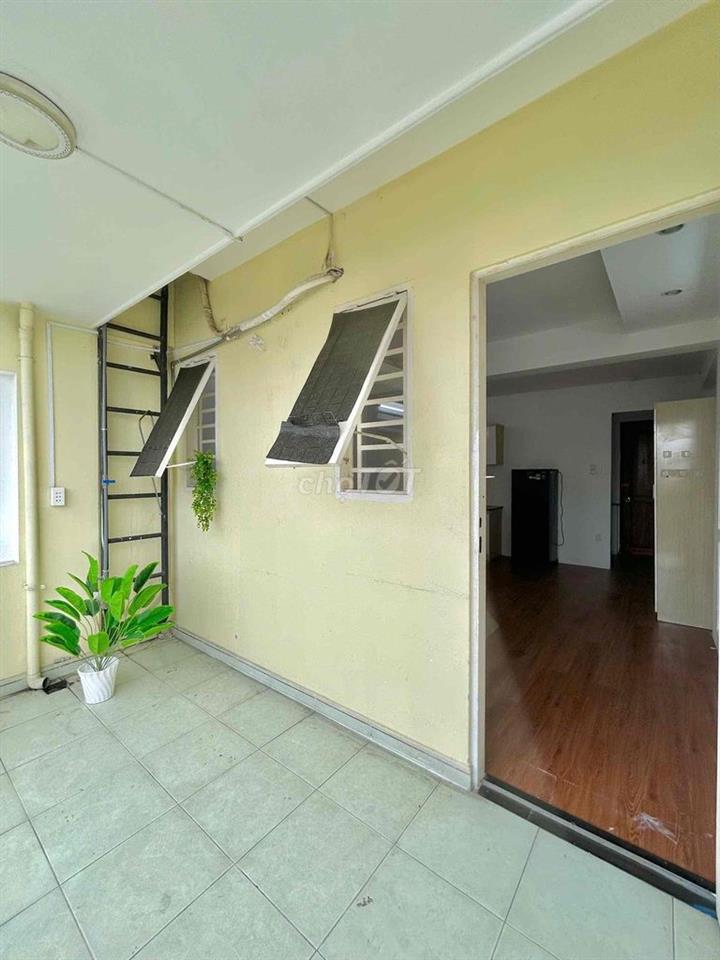 STUDIO BAN CÔNG RỘNG LOTTLE GV