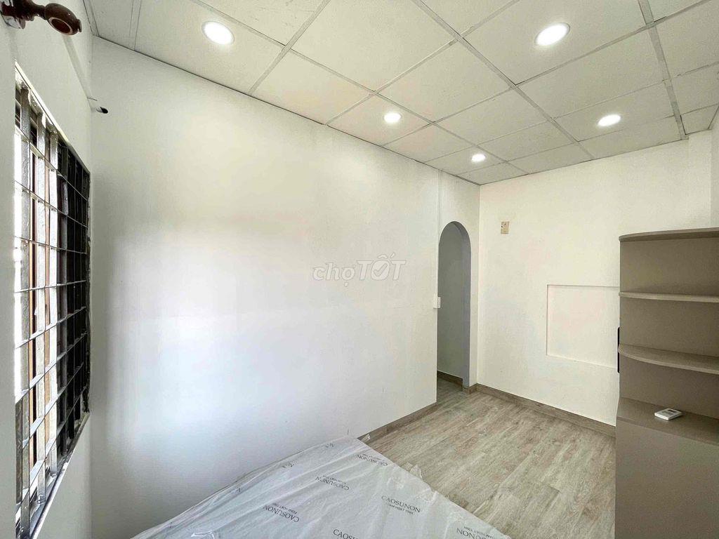 1 PHÒNG NGỦ TÀH BẾP CỬA SỔ THOÁNG QUA Q1 GẦN