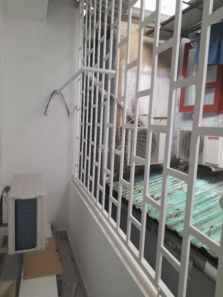 nhà Q1 1 trệt 1 lầu nội thất cb đầy đủ, mới sạch sẽ hẻm nhỏ