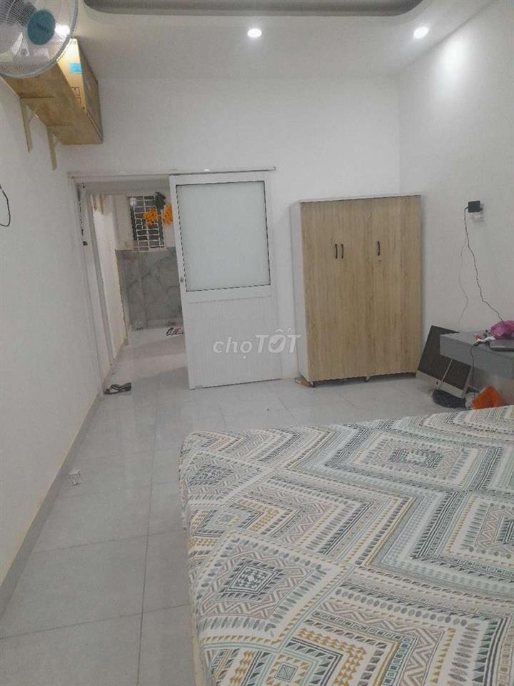 nhà Q1 1 trệt 1 lầu nội thất cb đầy đủ, mới sạch sẽ hẻm nhỏ