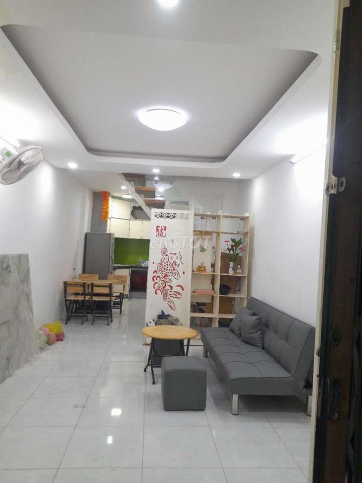 nhà Q1 1 trệt 1 lầu nội thất cb đầy đủ, mới sạch sẽ hẻm nhỏ