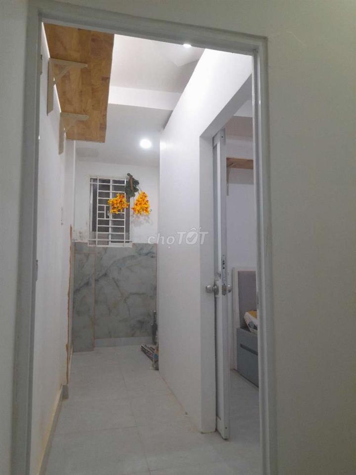 nhà Q1 1 trệt 1 lầu nội thất cb đầy đủ, mới sạch sẽ hẻm nhỏ