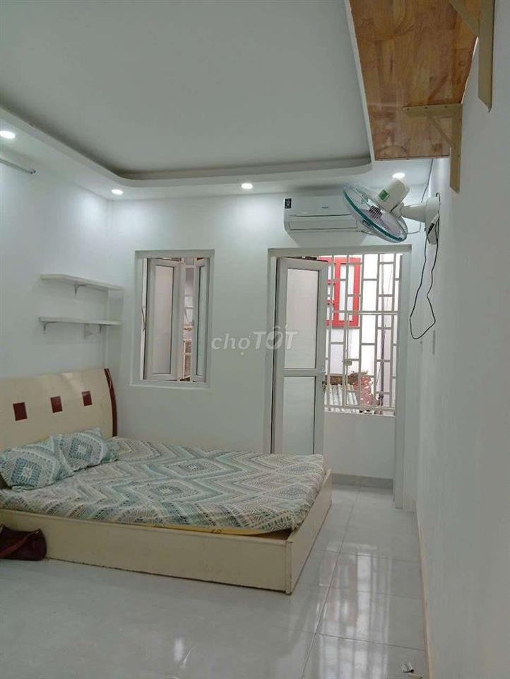 nhà Q1 1 trệt 1 lầu nội thất cb đầy đủ, mới sạch sẽ hẻm nhỏ