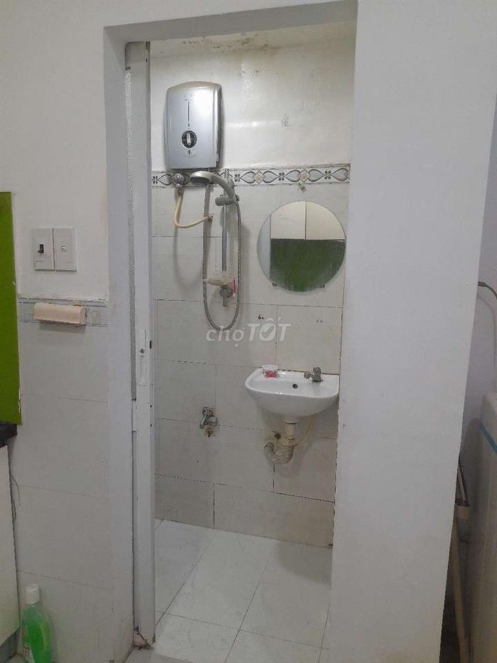 nhà Q1 1 trệt 1 lầu nội thất cb đầy đủ, mới sạch sẽ hẻm nhỏ
