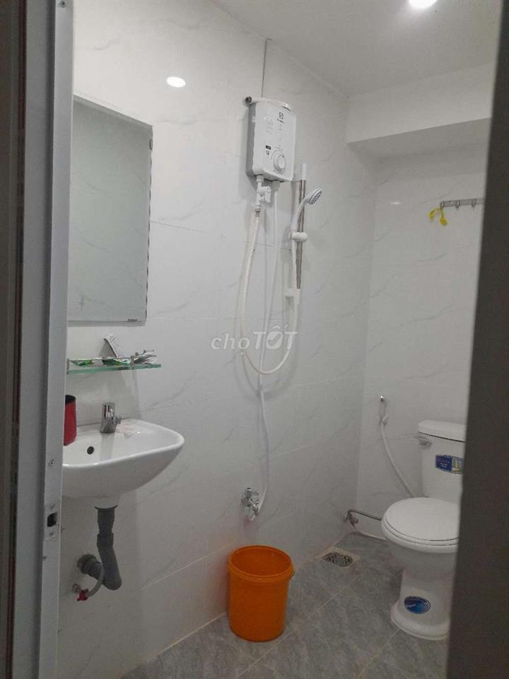 nhà Q1 1 trệt 1 lầu nội thất cb đầy đủ, mới sạch sẽ hẻm nhỏ