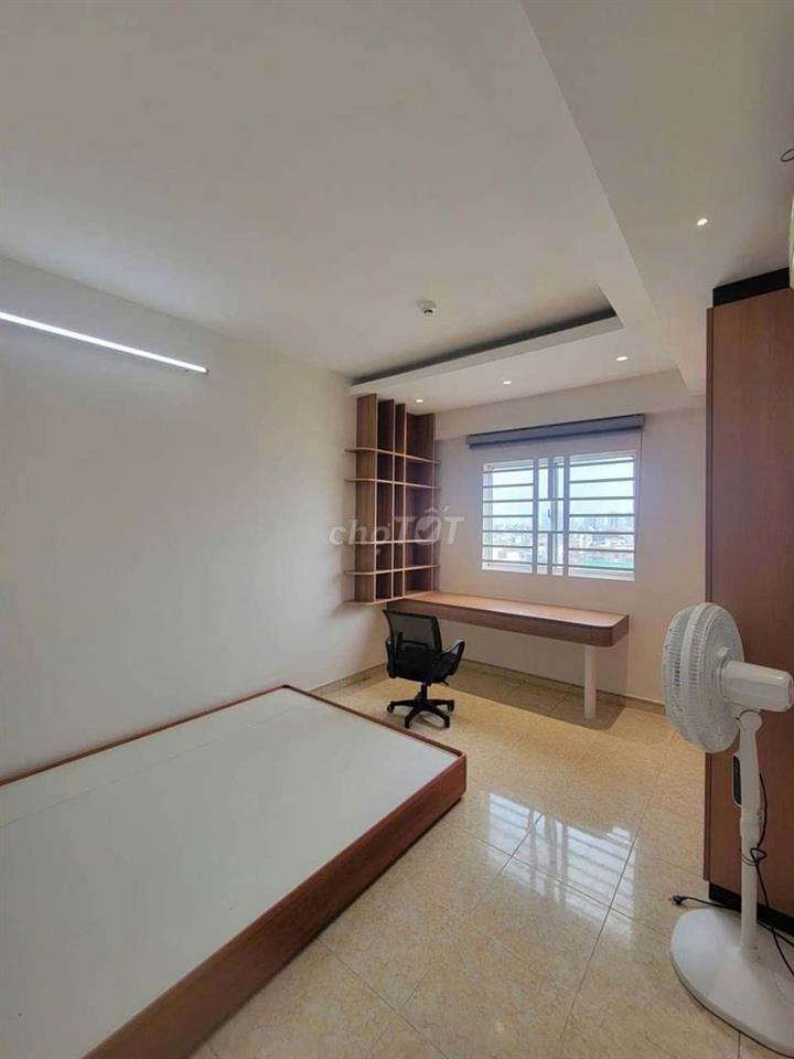Căn 3 phòng ngủ sẵn nội thất C/c  Hoa Sen- Lạc Long Quân giá 15tr/th