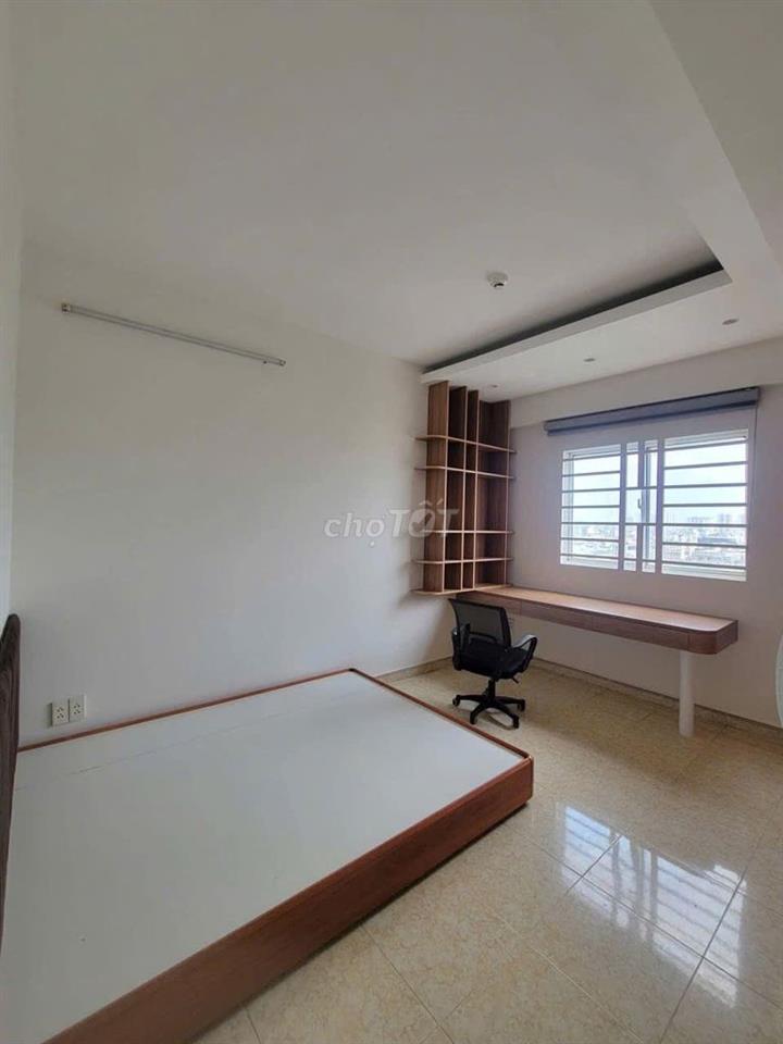Căn 3 phòng ngủ sẵn nội thất C/c  Hoa Sen- Lạc Long Quân giá 15tr/th