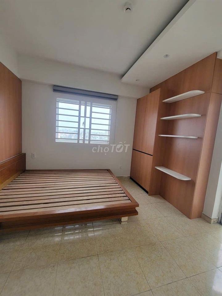 Căn 3 phòng ngủ sẵn nội thất C/c  Hoa Sen- Lạc Long Quân giá 15tr/th