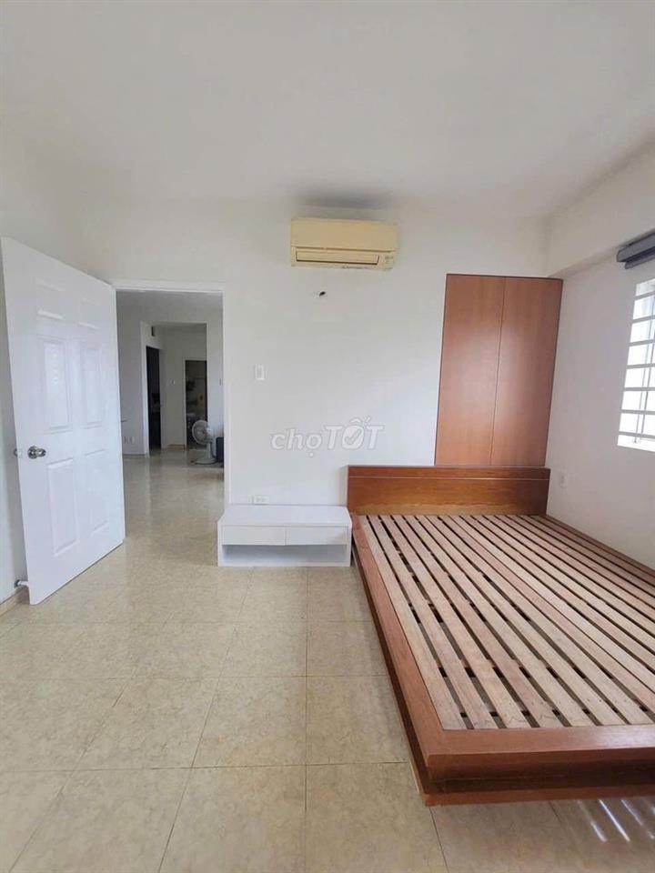 Căn 3 phòng ngủ sẵn nội thất C/c  Hoa Sen- Lạc Long Quân giá 15tr/th