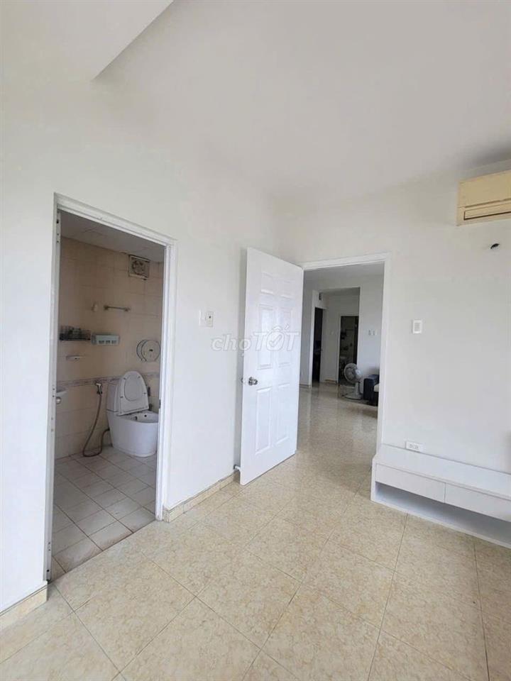 Căn 3 phòng ngủ sẵn nội thất C/c  Hoa Sen- Lạc Long Quân giá 15tr/th