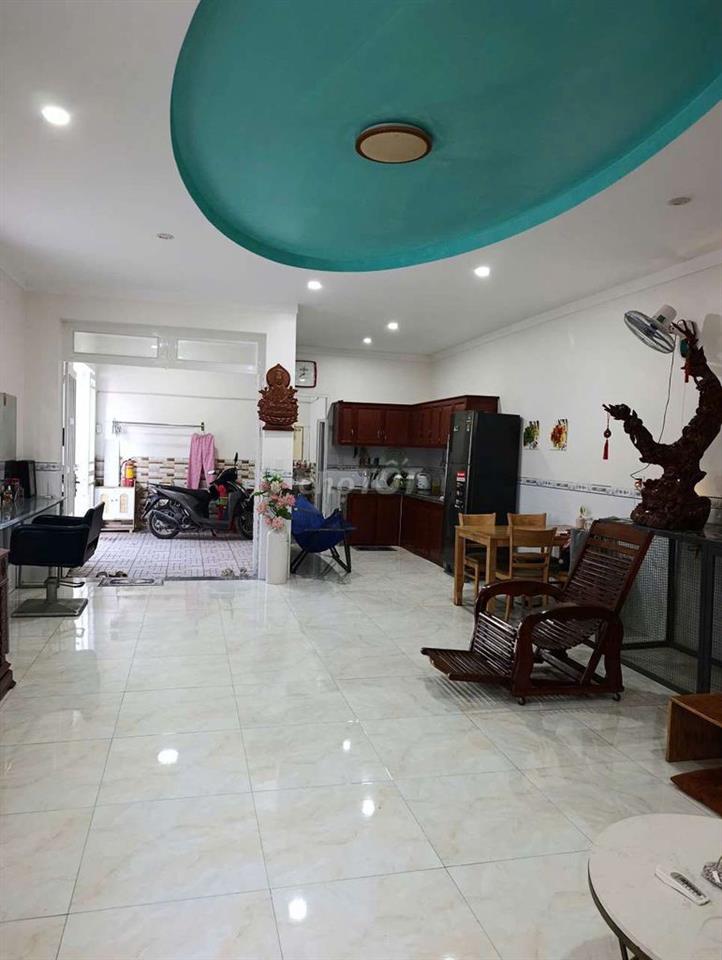 Nhà một trệt một lầu, mặt tiền 12m, có chỗ đâụ xe hơi, phong thủy đẹp
