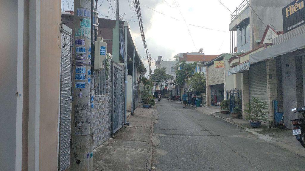 bán nhà ngay chợ số 6