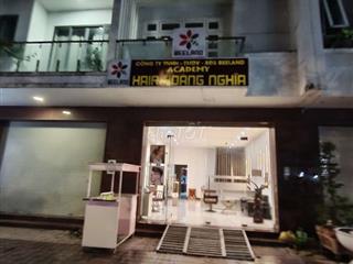 Sang Mặt Bằng Salon hair Spa Mới Tinh 
