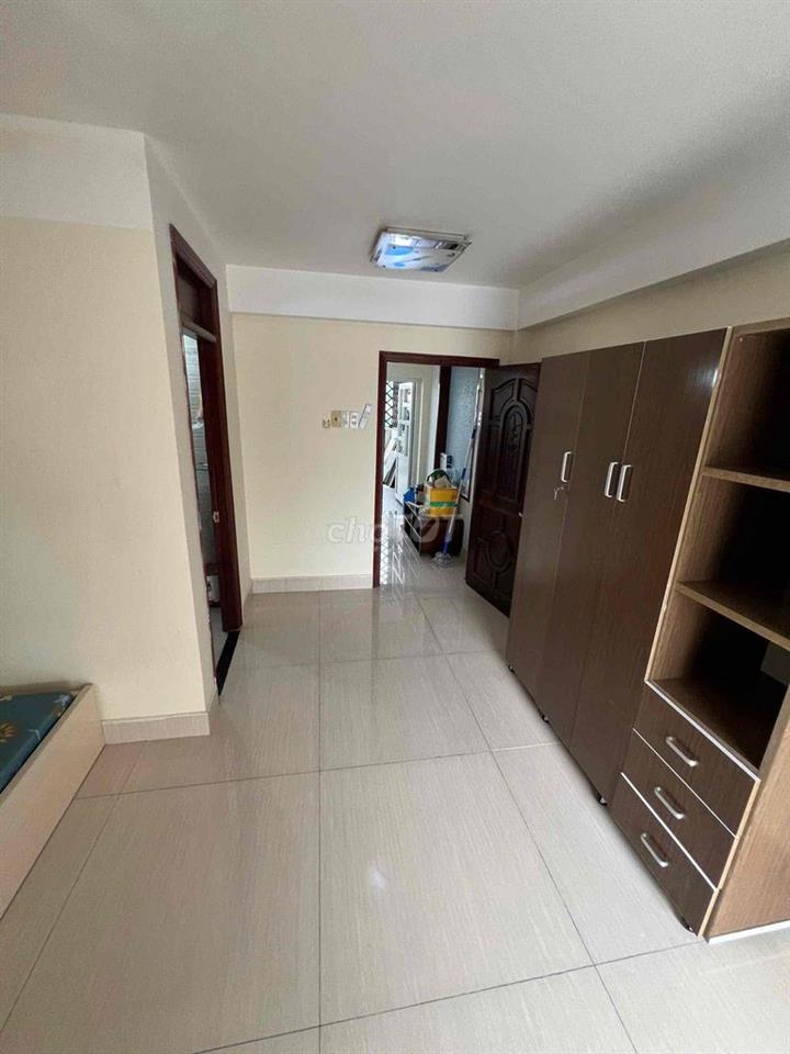 Cho thuê phòng ban công rộng. Đủ nội thất 35m2