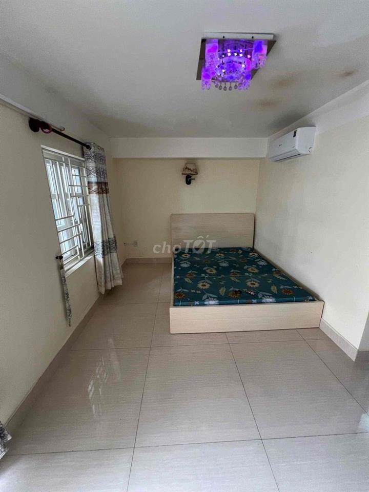 Cho thuê phòng ban công rộng. Đủ nội thất 35m2