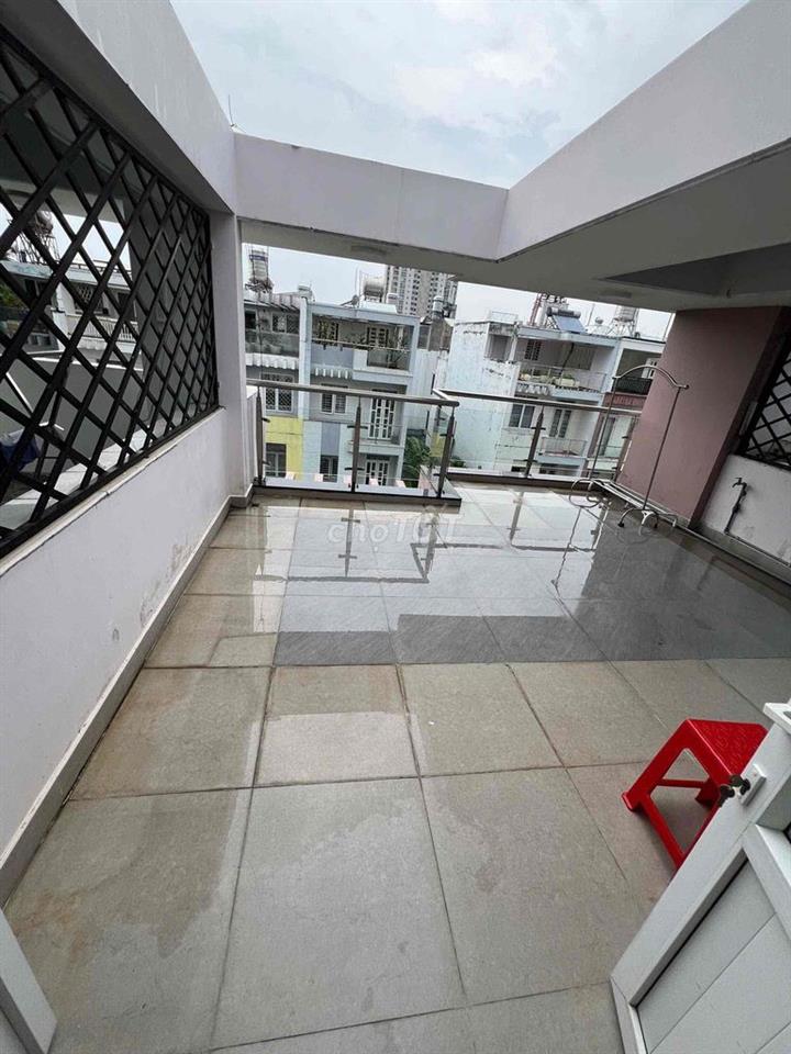 Cho thuê phòng ban công rộng. Đủ nội thất 35m2