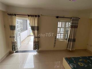 Cho thuê phòng ban công rộng. Đủ nội thất 35m2