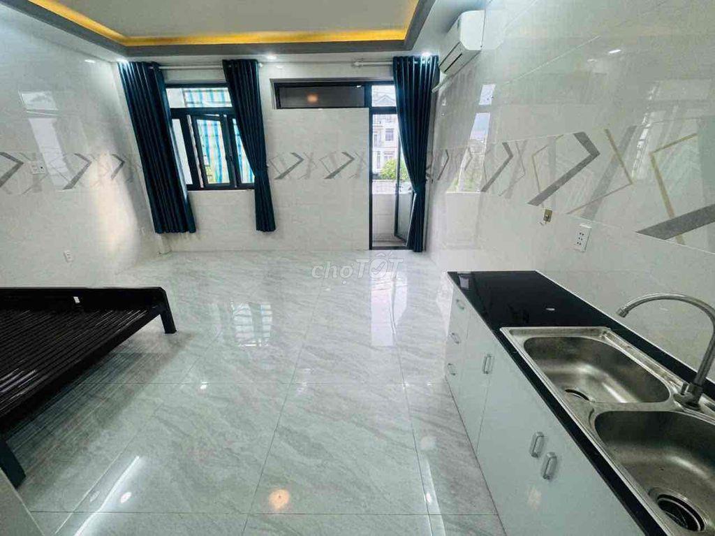 phòng ban công 35 mét vuông mặt tiền đường Phạm Hồng nói dài