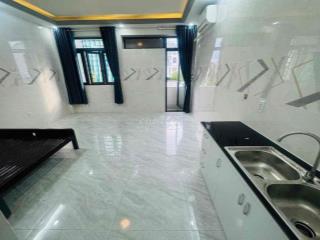phòng ban công 35 mét vuông mặt tiền đường Phạm Hồng nói dài