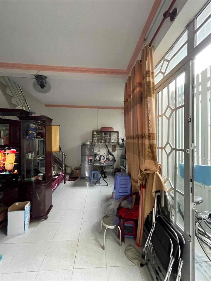 nhà hẻ xe hơi ngay nhà thờ tân hưng ngã tu đình