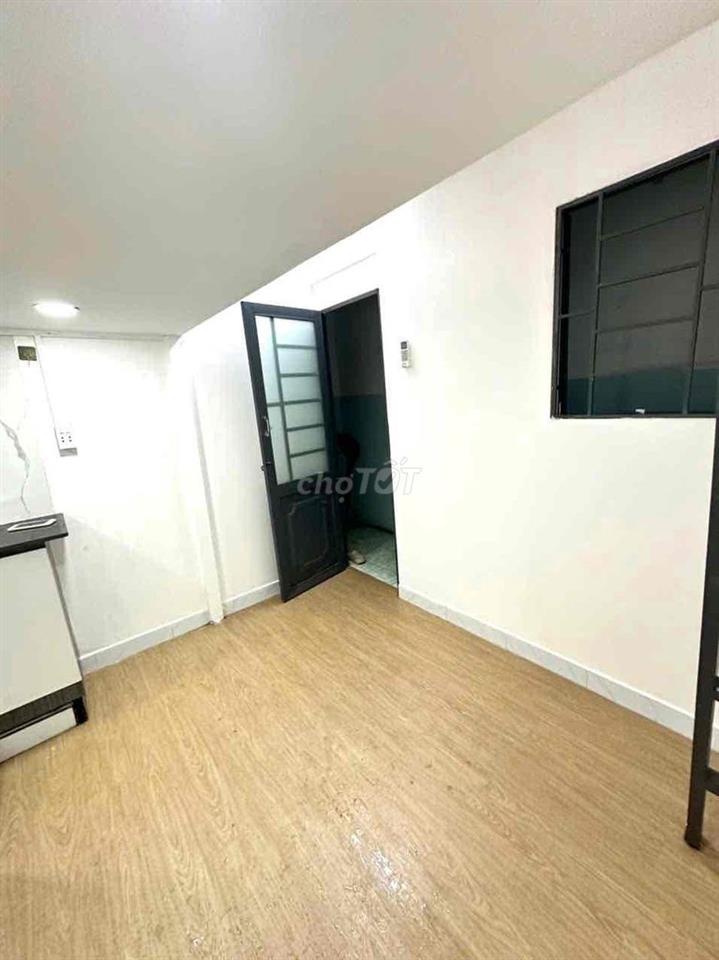 DUPLEX TRỐNG SẴN GIÁ HỌC SINH - SINH VIÊN ( phòng có sẵn máy lạnh )