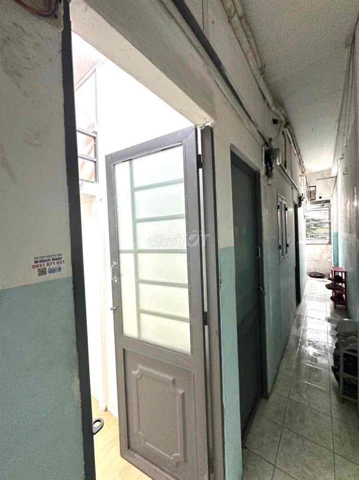 DUPLEX TRỐNG SẴN GIÁ HỌC SINH - SINH VIÊN ( phòng có sẵn máy lạnh )