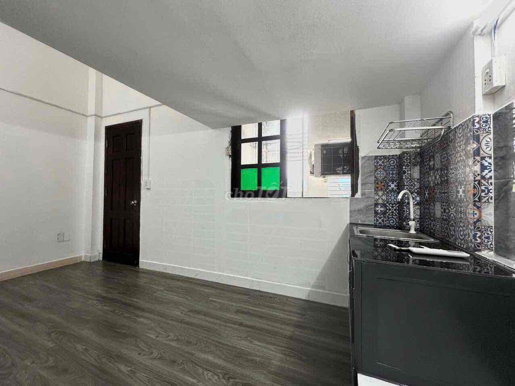 DUPLEX GÁC CAO CỬA SỔ LỚN BẠCH ĐẰNG NẰM PHÍA SAU ĐẠI HỌC UEF