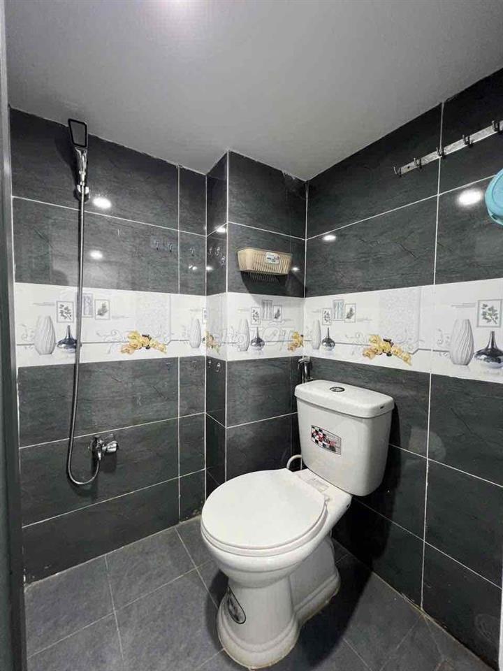 DUPLEX GÁC CAO CỬA SỐ TRỜI GIÁ SINH VIÊN ( cách đh UEF 5' đi xe )