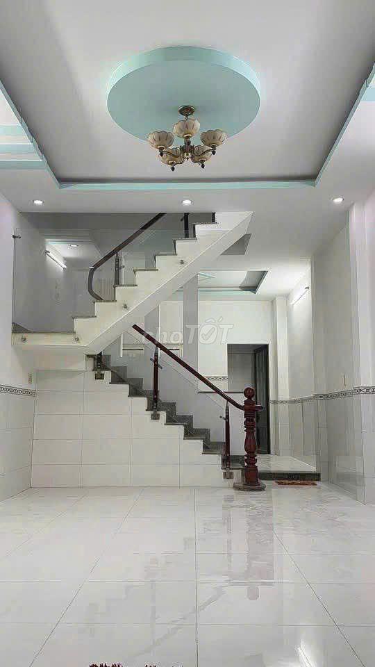 Nhà ngã tư ga Q12 1 lầu 2pn 40m2 hẻm xe hơi