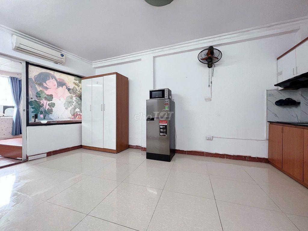 Pass phòng 1n1k cửa sổ ban công, phòng mặt đường Thái Thịnh