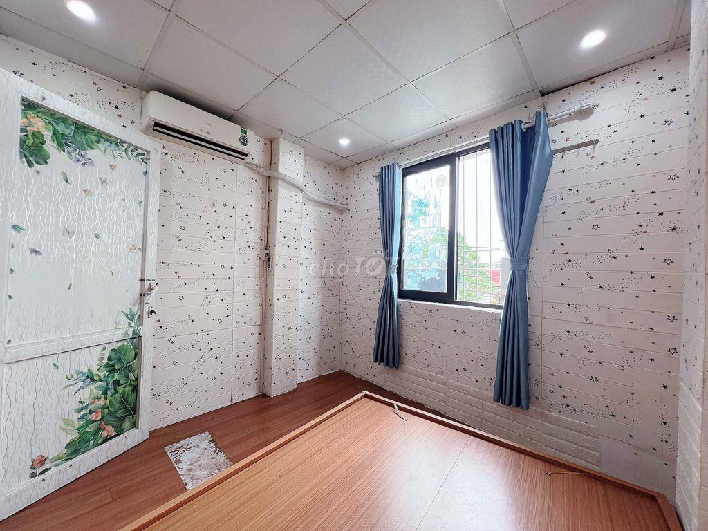 Pass phòng 1n1k cửa sổ ban công, phòng mặt đường Thái Thịnh