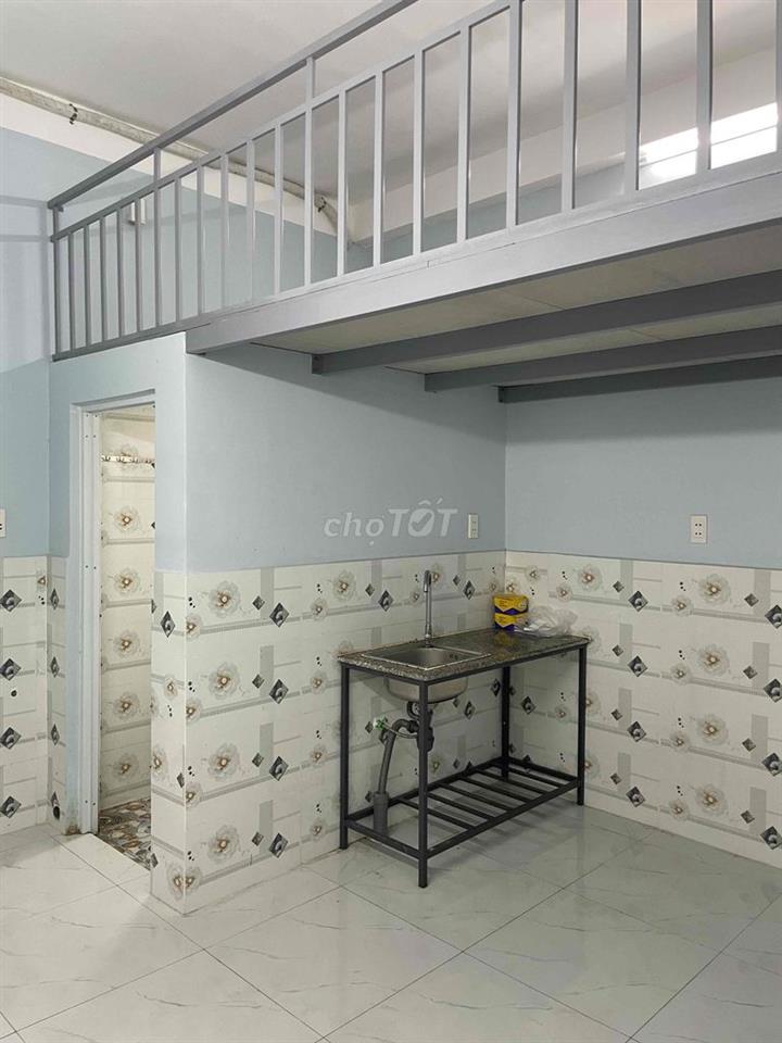 phòng mới xây có máy lạnh