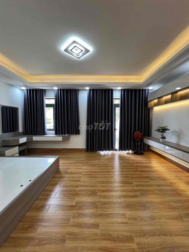 Nhà phố cao cấp