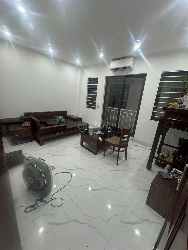 Chính chủ bán căn liền kề góc An thắng. Dt 32m/ sổ, thực tế 41m2